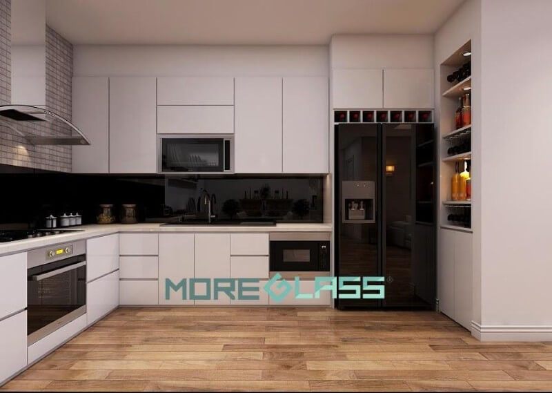 Sắp xếp mẫu kính ốp bếp màu đen cổ điển, sang trọng cho phòng bếp chung cư, nhà ở, biệt thự.